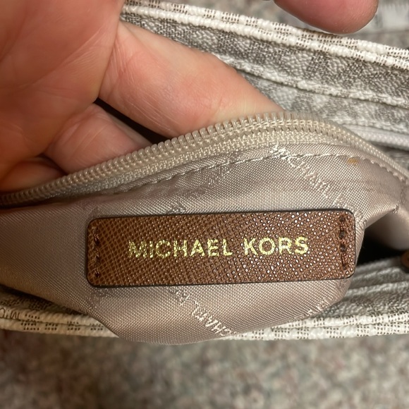 Michael kors logo print crossbody purse - Picture 10 of 11